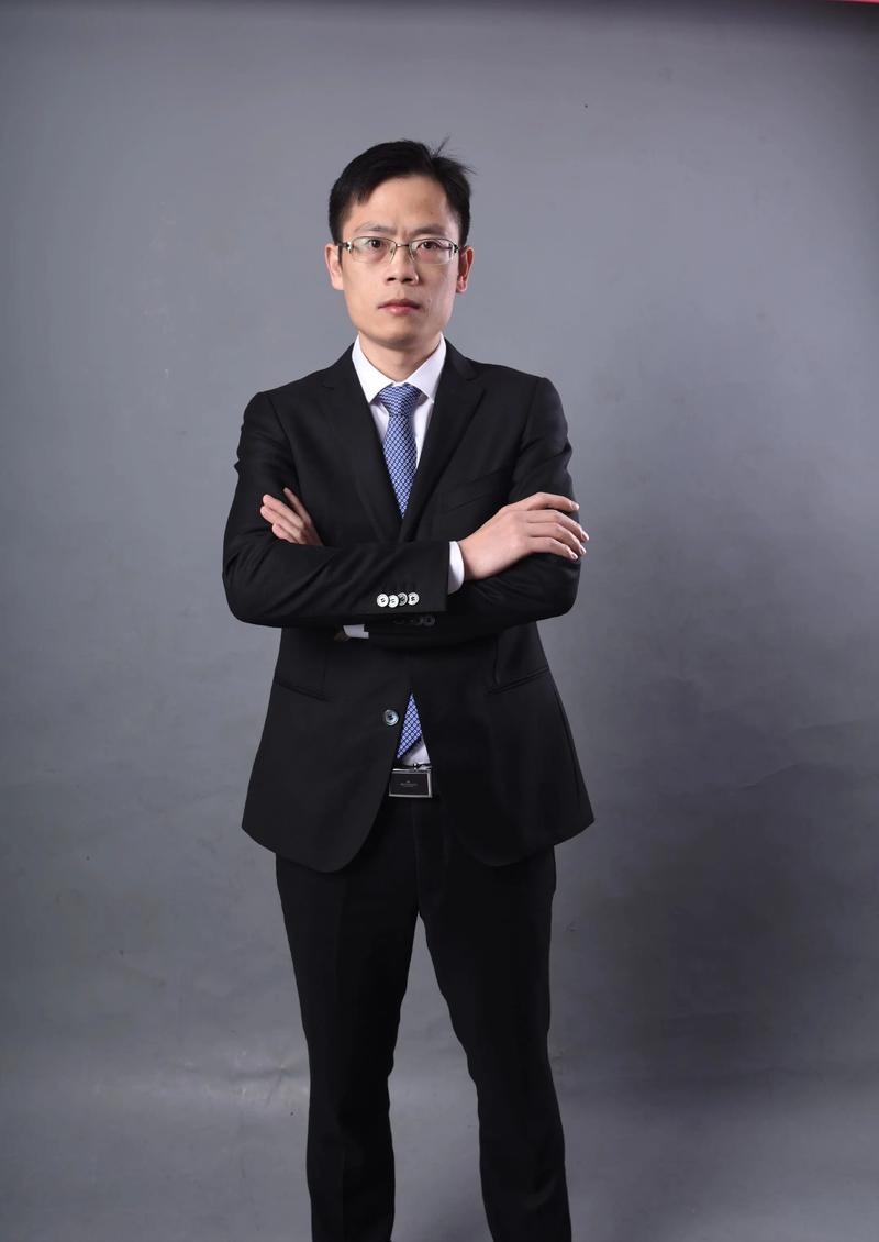 郑春 联合创始人 & 首席运营官